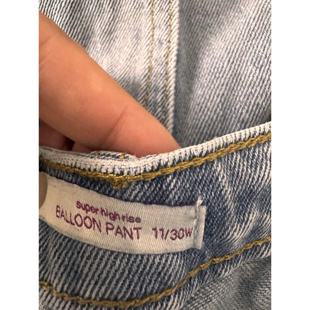 SO Women's Super High Rise Balloon Leg Blue Denim Jeans Size 11/30W - Picture 4 of 8
